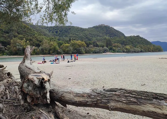 Kisoroszi Szigetcsucs Lakokocsi-Vissza A Termeszetbe A Duna Parton