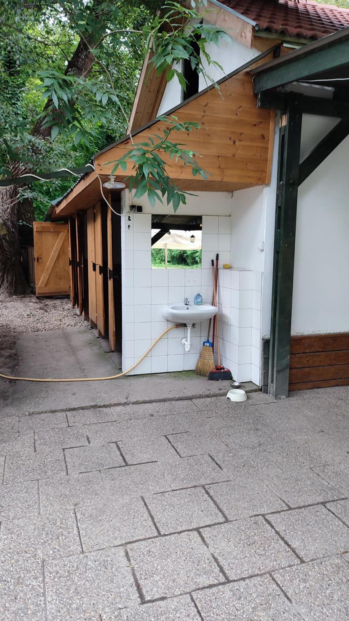 Campsite Szigetcsucs Lakokocsi-vissza A Termeszetbe A Duna Parton Kisoroszi