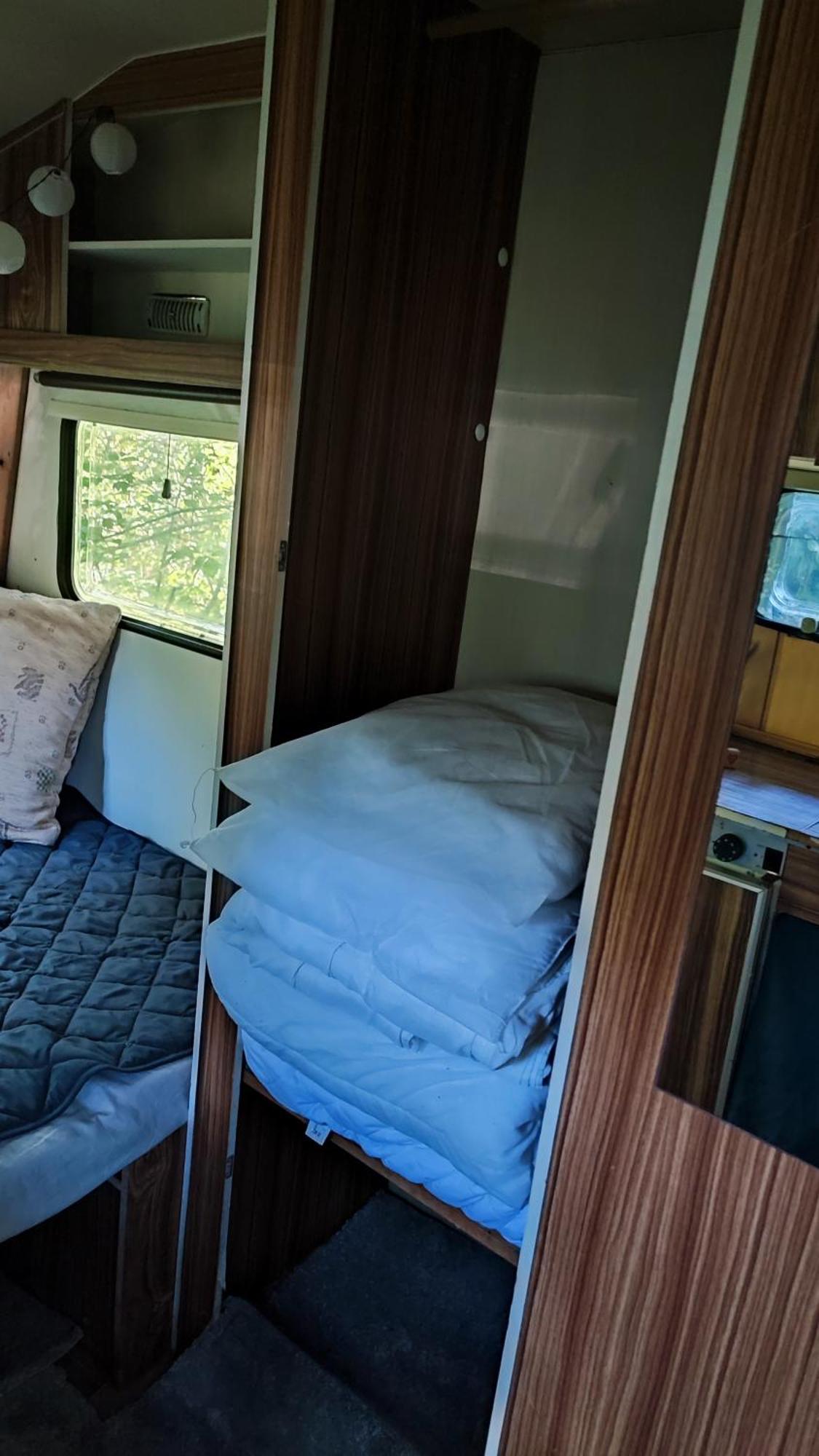 Szigetcsucs Lakokocsi-vissza A Termeszetbe A Duna Parton Campsite *
