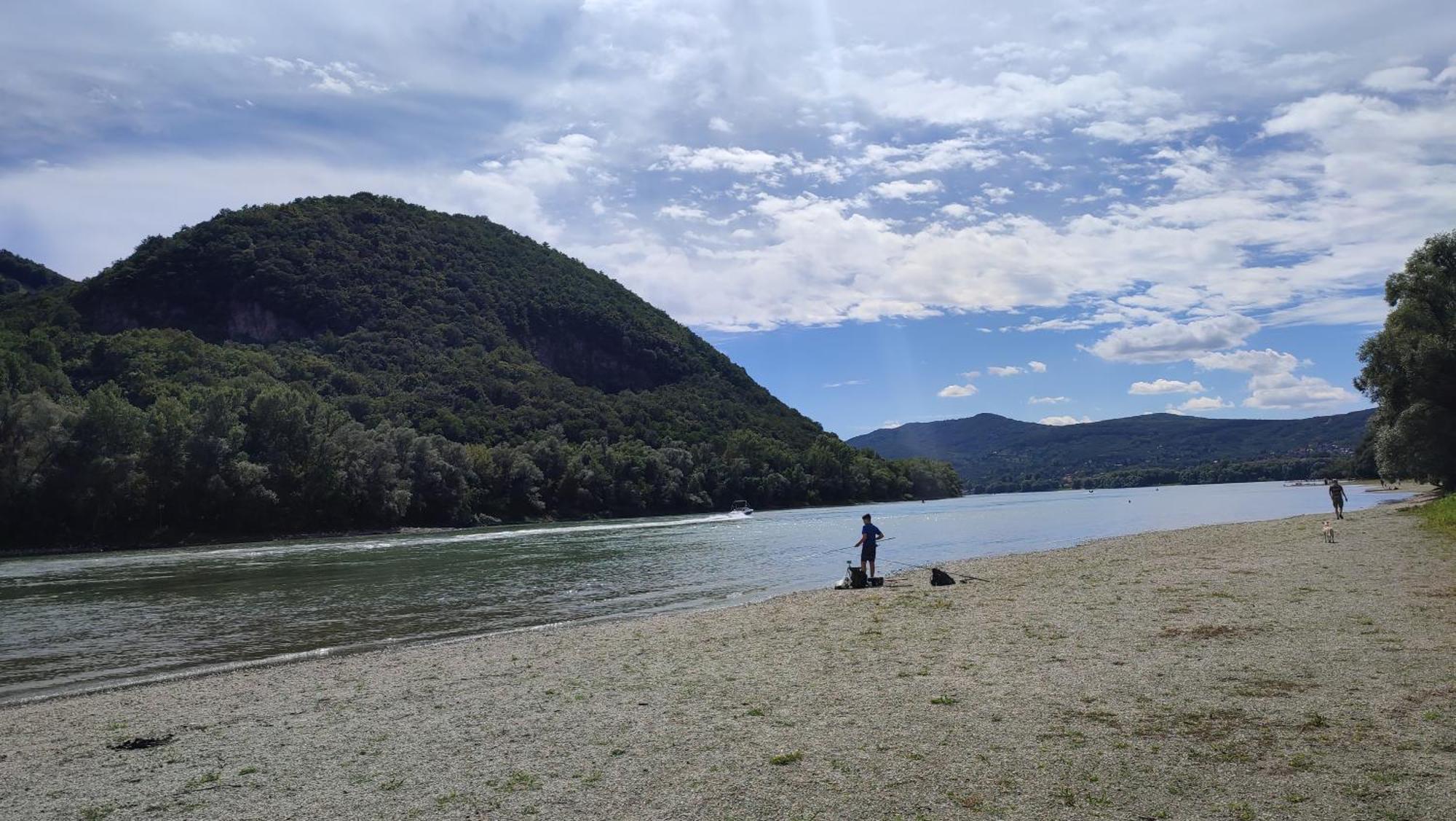 Campsite Szigetcsucs Lakokocsi-vissza A Termeszetbe A Duna Parton