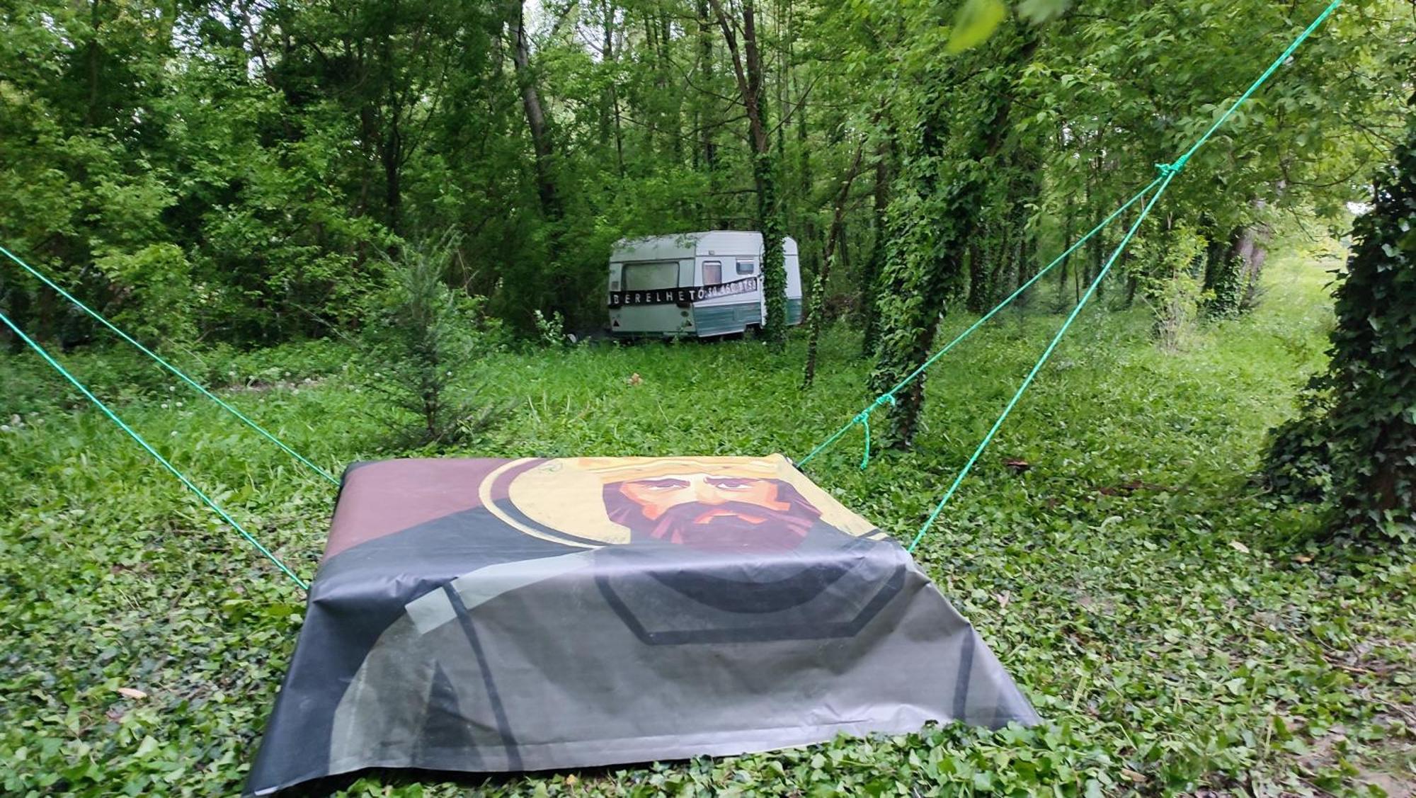 Campsite Szigetcsucs Lakokocsi-vissza A Termeszetbe A Duna Parton Kisoroszi